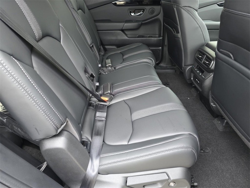 New 2025 Honda Pilot Touring image 24