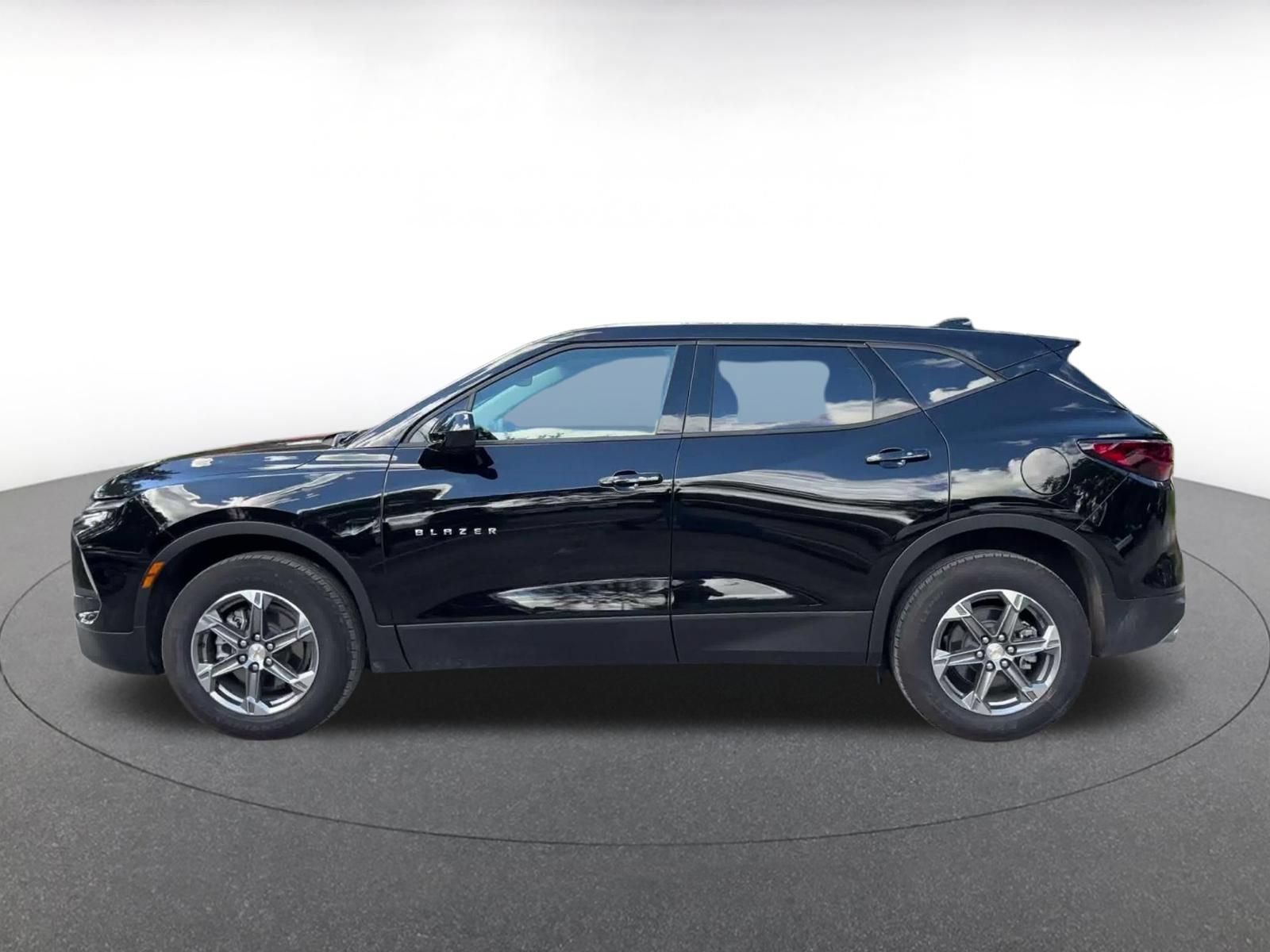 Used 2026 Chevrolet Blazer LT FWD image 8