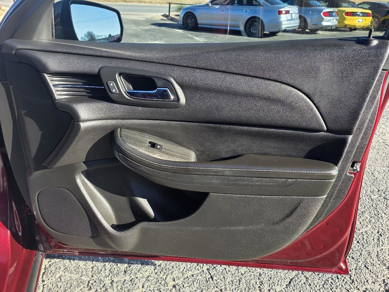 Used 2015 Chevrolet Malibu LT FWD image 16