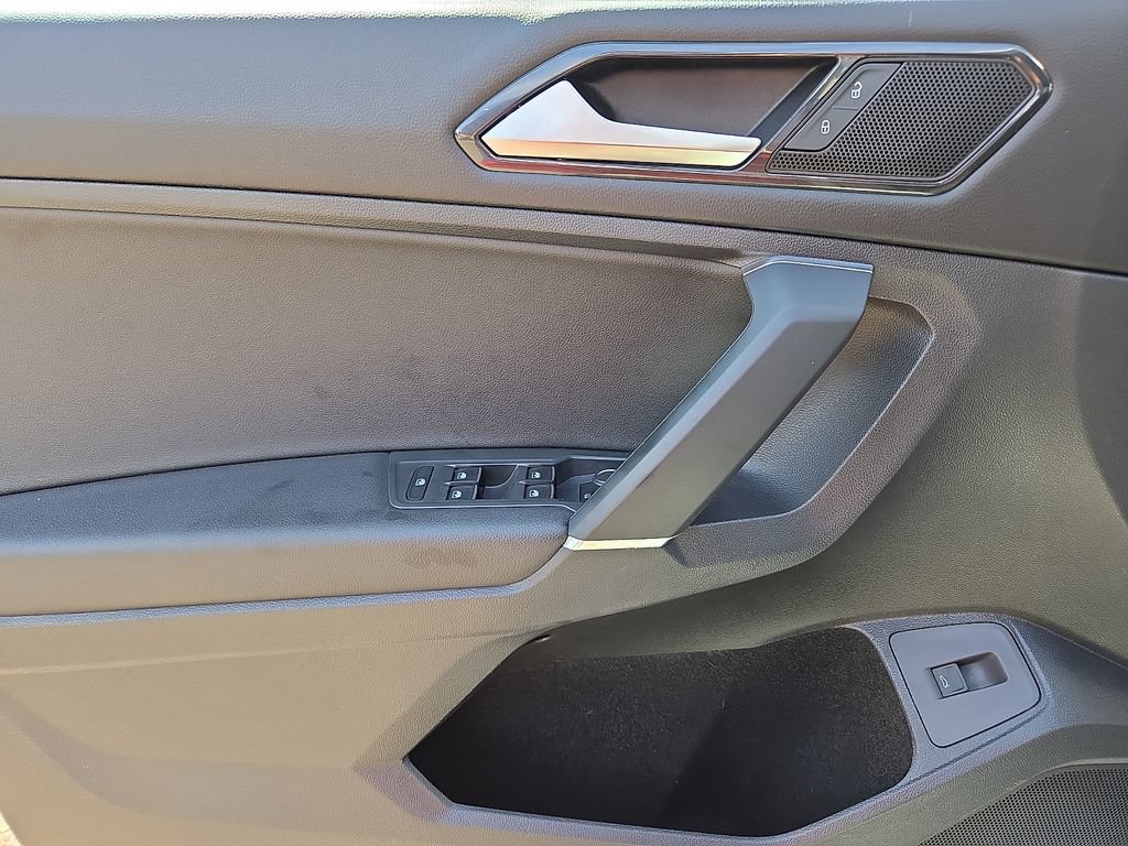 Used 2018 Volkswagen Tiguan SEL FWD image 10