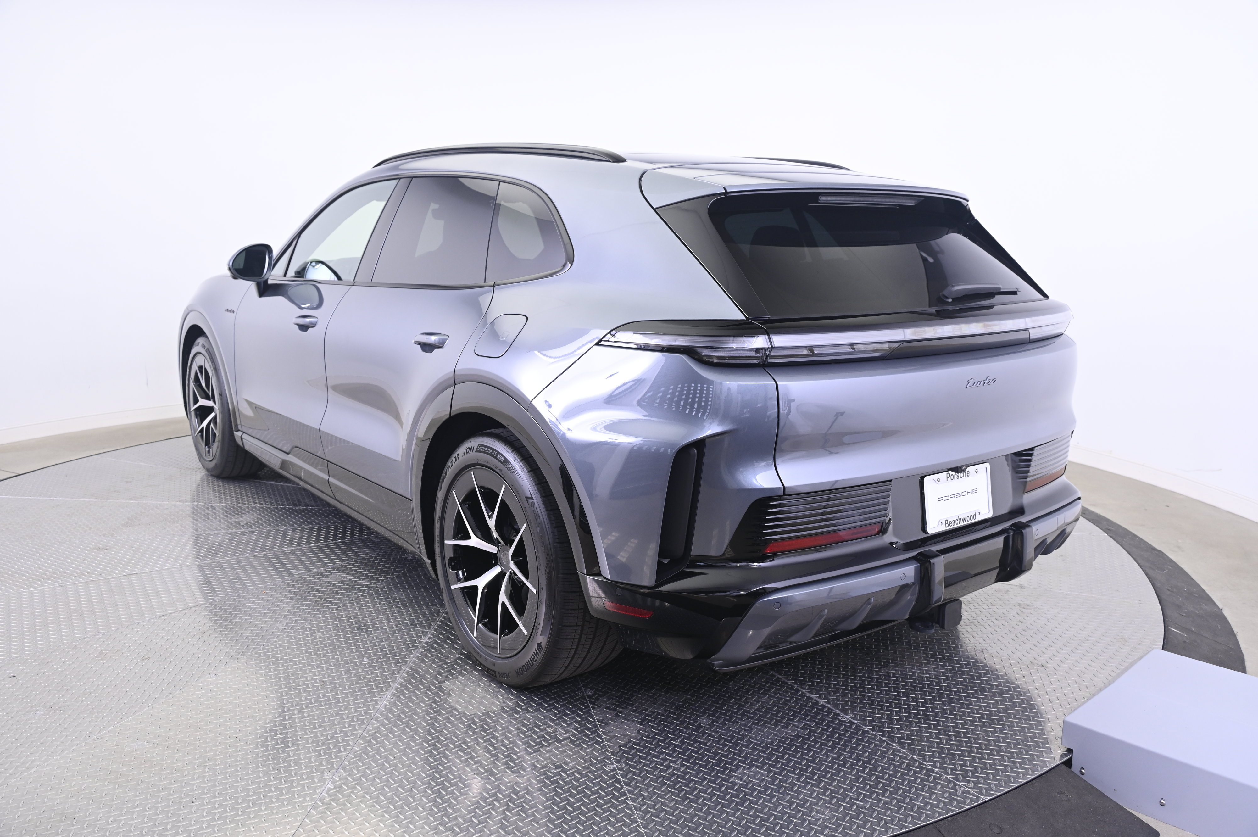 Certified 2026 Porsche Cayenne Turbo AWD/4WD image 3