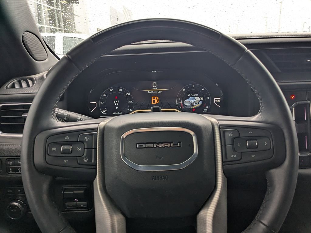 Used 2024 GMC Yukon Denali w/ Advanced Technology Package image 23