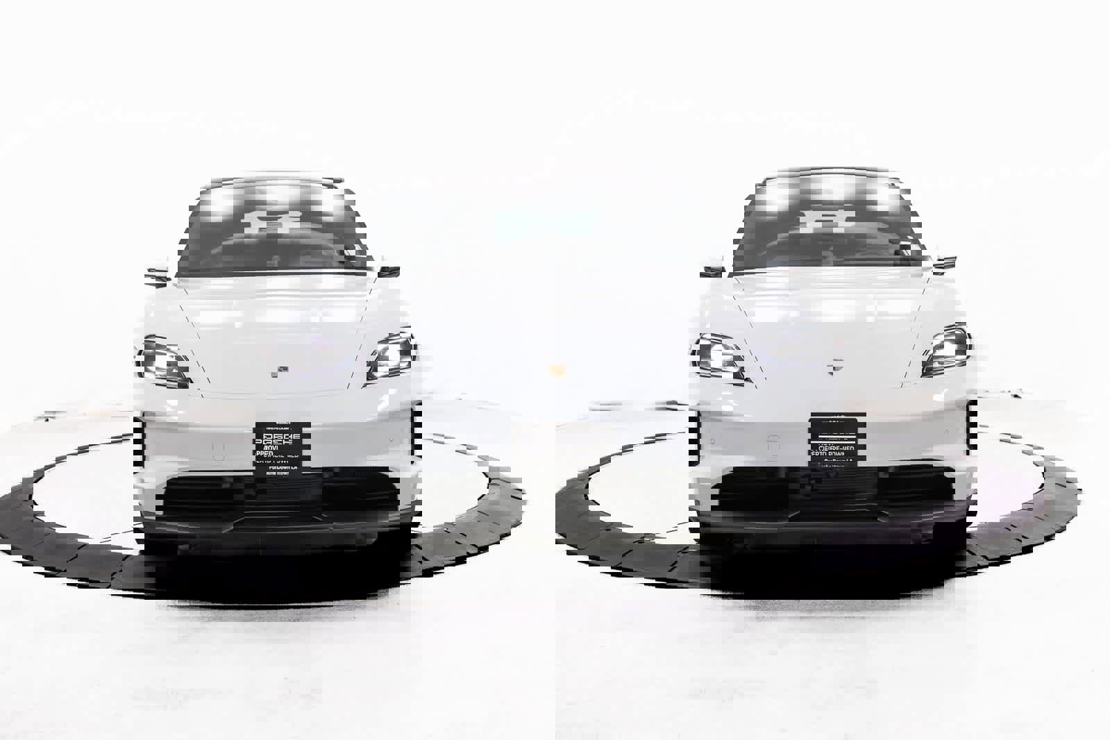 Certified 2025 Porsche Taycan image 10