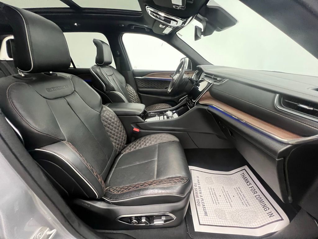 Used 2024 Jeep Grand Cherokee Summit image 9