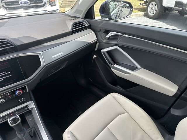 Used 2022 Audi Q3 2.0T Premium w/ Convenience Package AWD/4WD image 16