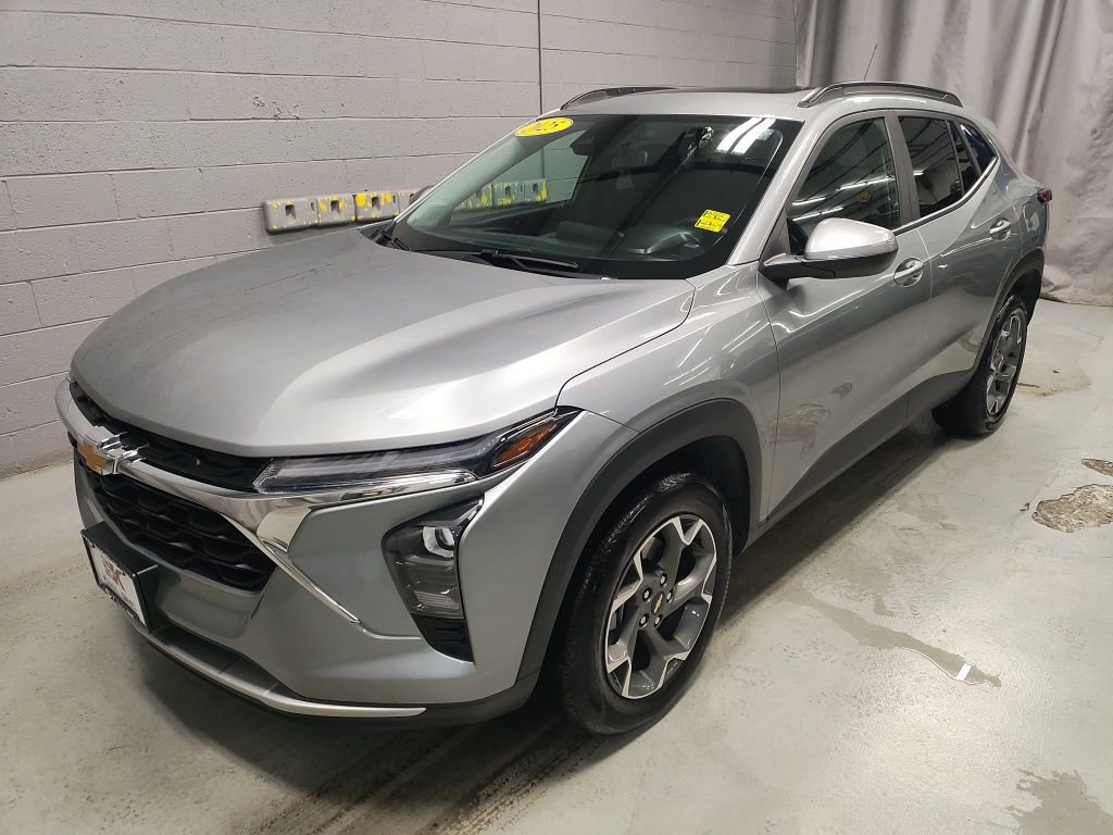 Used 2025 Chevrolet Trax LT w/ Sunroof Package image 18