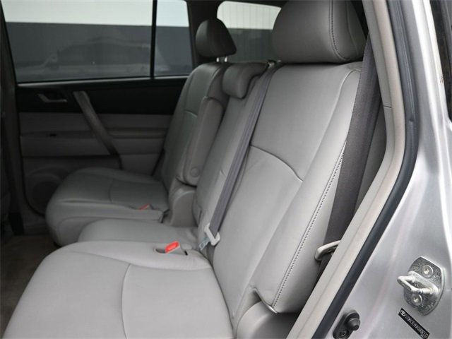Used 2010 Toyota Highlander SE image 12