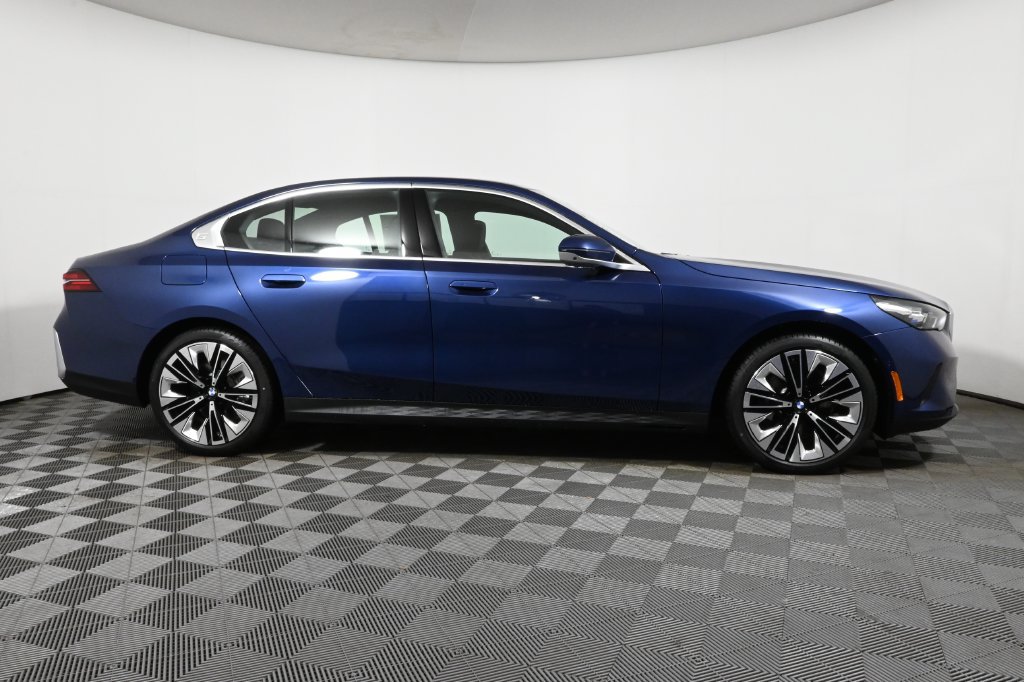 Used 2026 BMW 530i xDrive w/ Premium Package AWD/4WD image 8