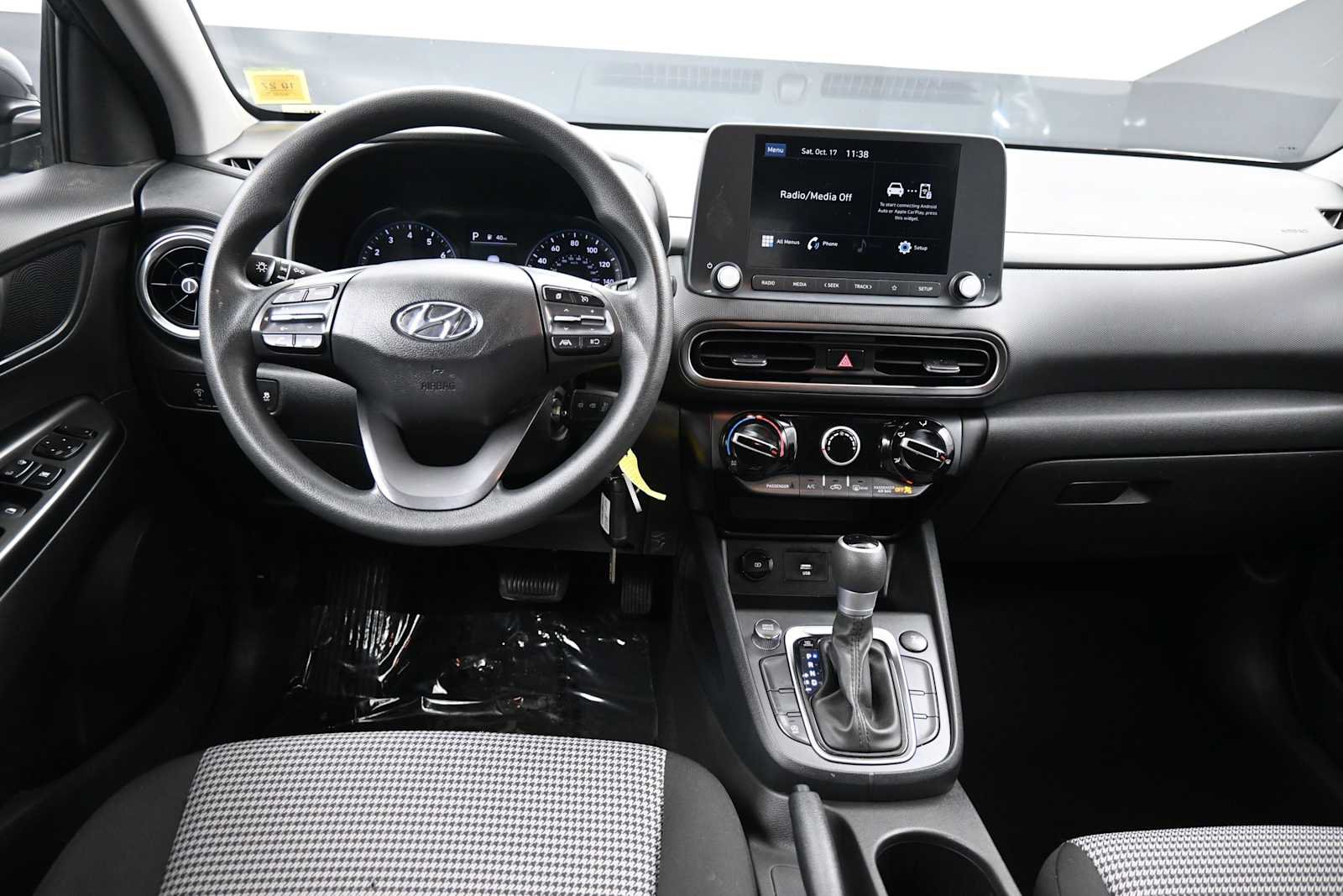 Used 2023 Hyundai Kona SE w/ Cargo Package AWD/4WD image 18
