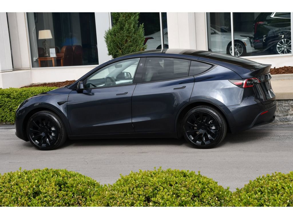 Used 2024 Tesla Model Y Long Range AWD/4WD image 7