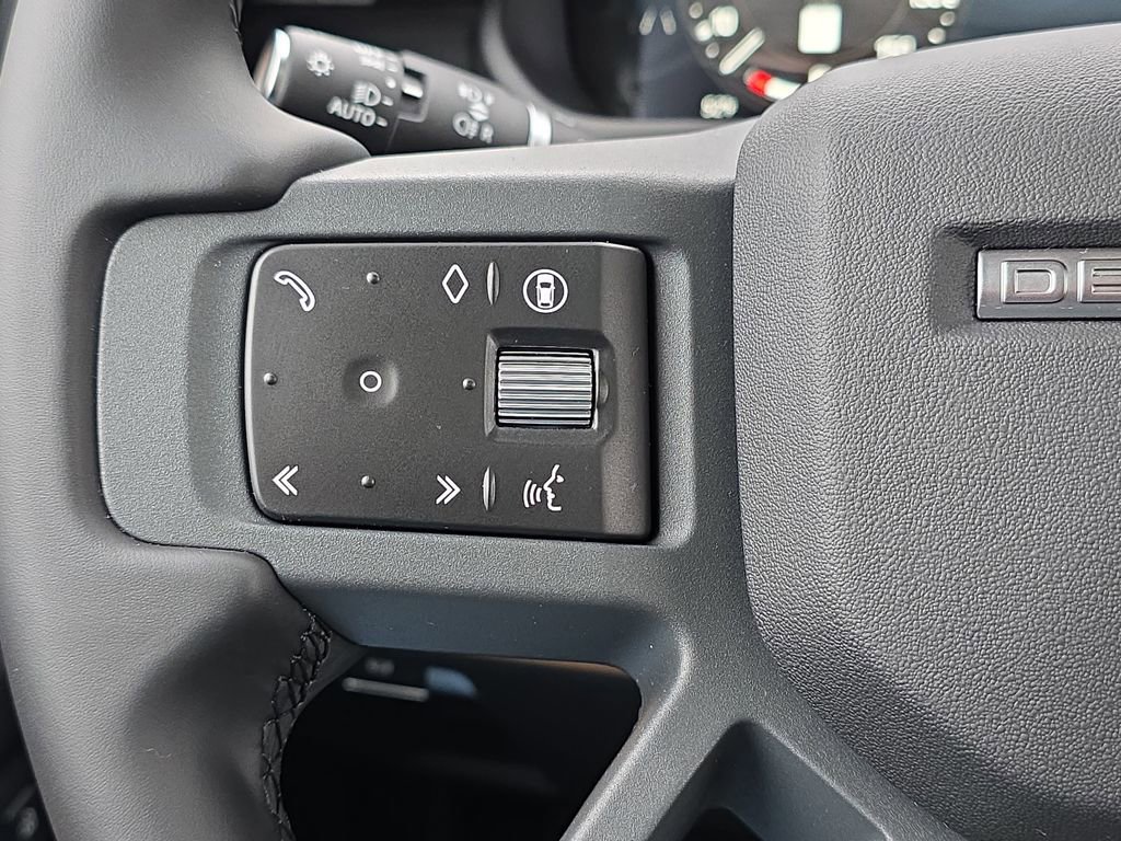 New 2026 Land Rover Defender 110 X-Dynamic SE image 16