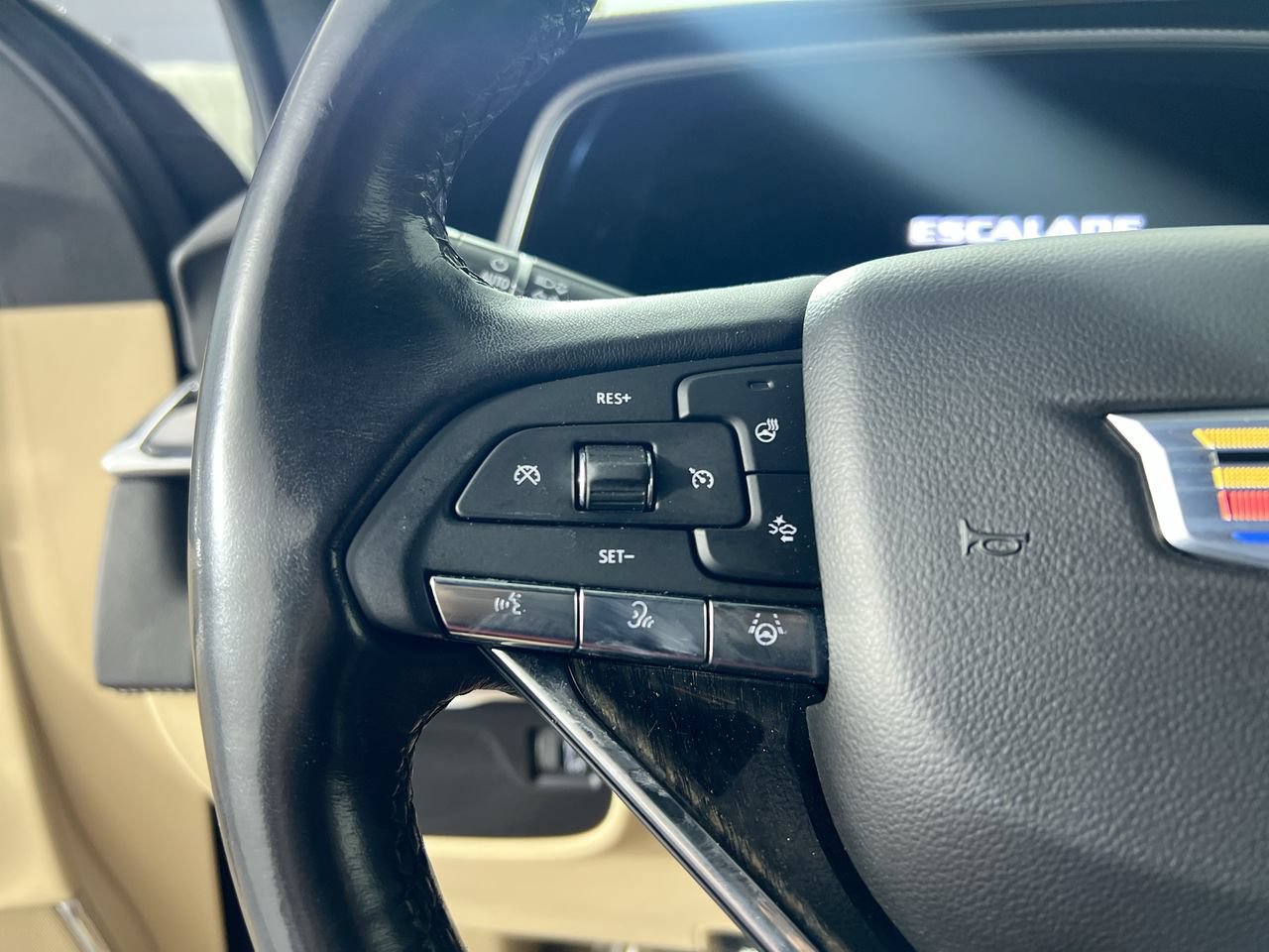 Used 2024 Cadillac Escalade Premium Luxury RWD image 16