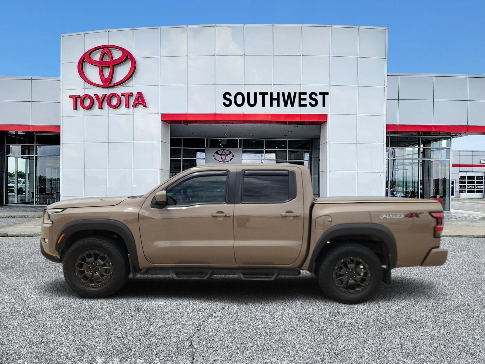 Used 2023 Nissan Frontier PRO-4X w/ Pro-4X Premium Package AWD/4WD image 3
