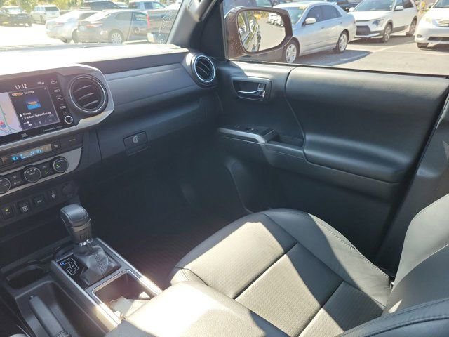Used 2022 Toyota Tacoma Limited w/ Nightshade Package AWD/4WD image 23