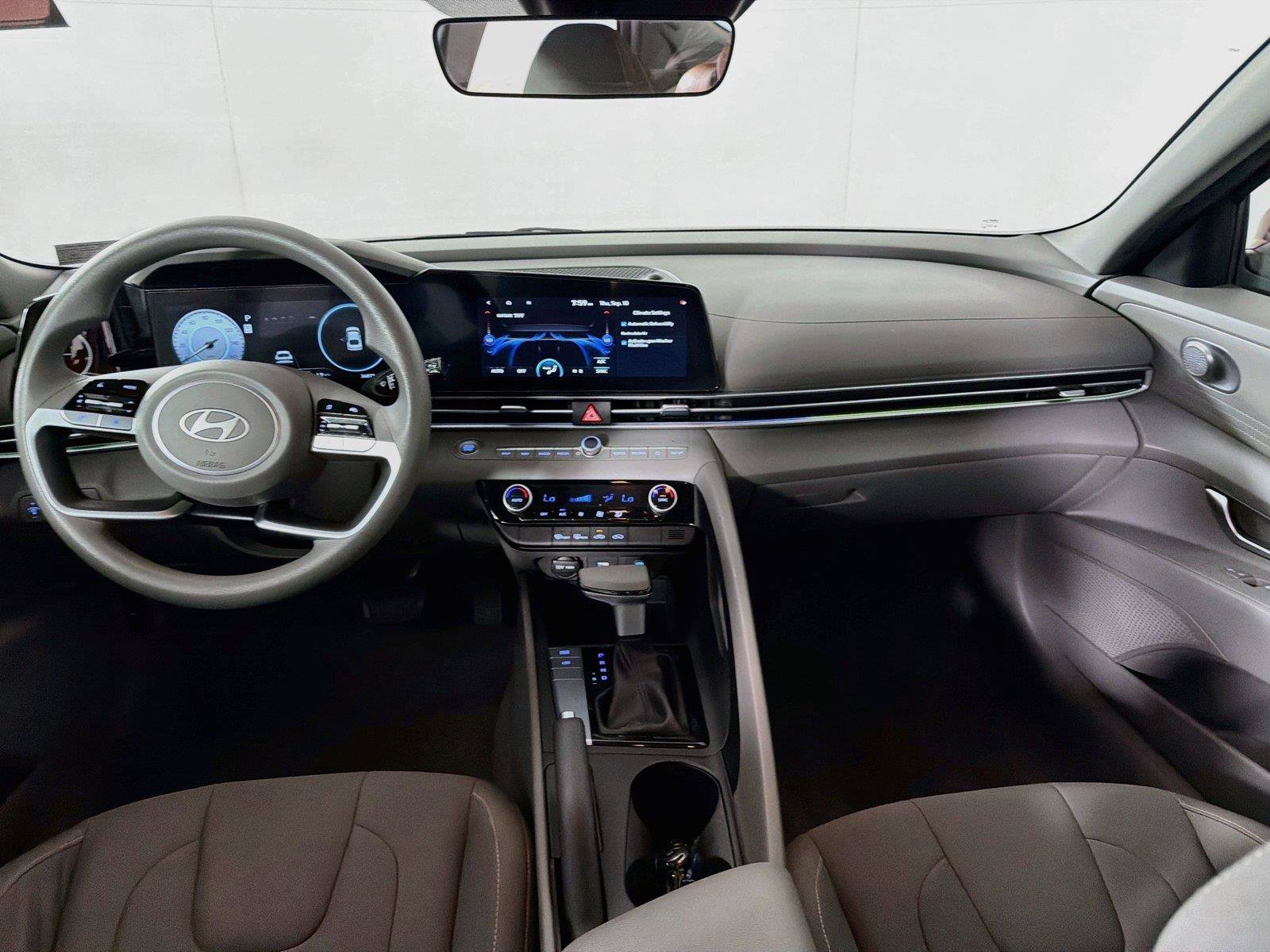 Used 2024 Hyundai Elantra SEL FWD image 26