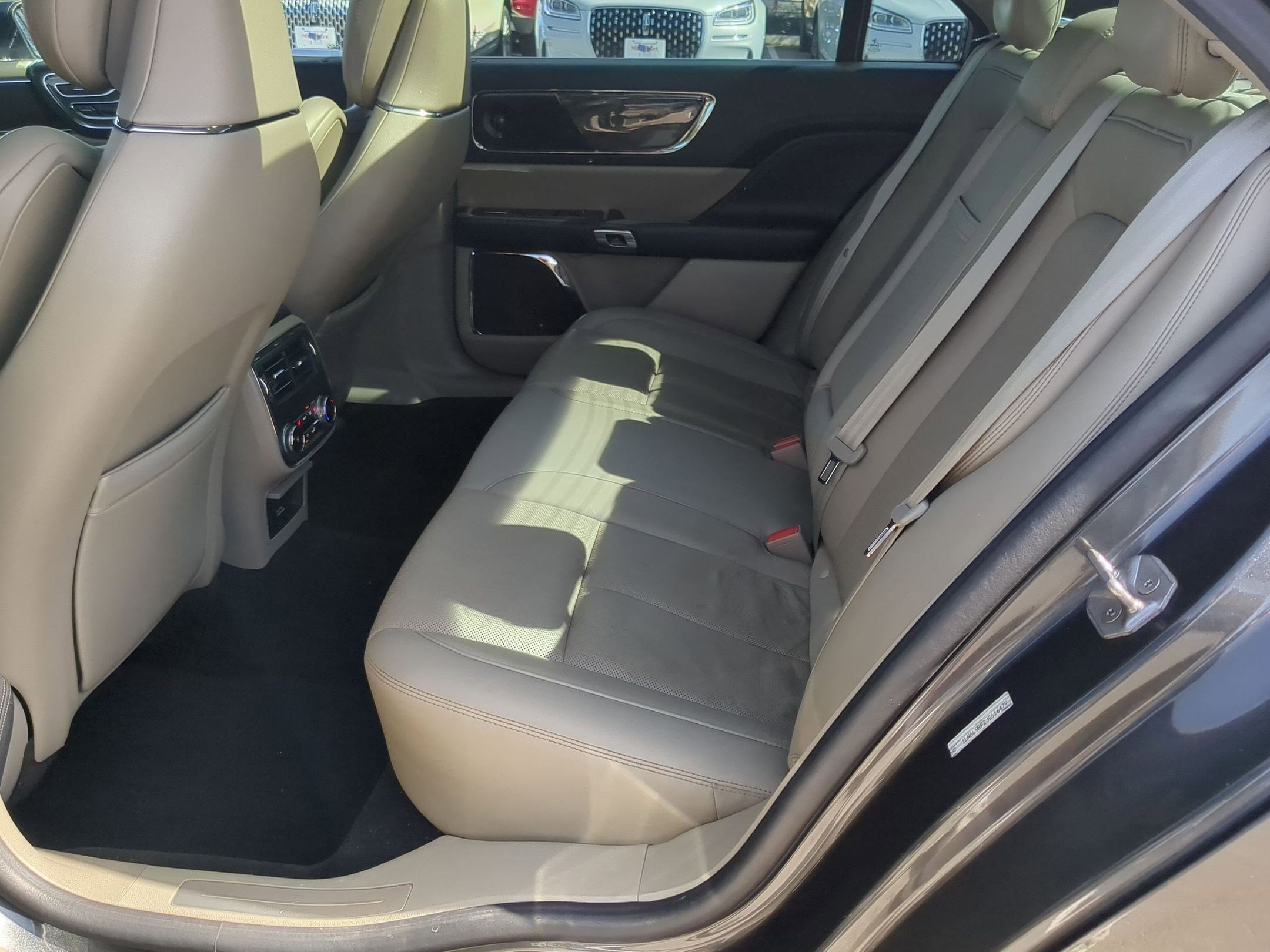 Used 2018 Lincoln Continental Reserve image 22