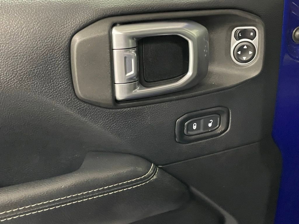 Used 2018 Jeep Wrangler Unlimited Sahara image 11