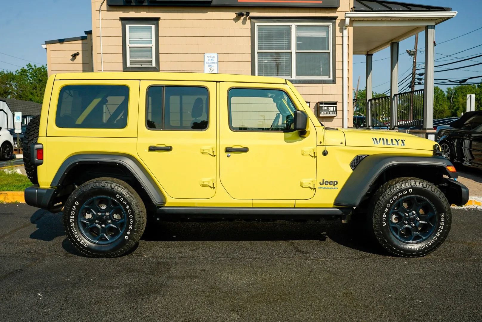 Used 2023 Jeep Wrangler Unlimited w/ Sun & Screen Package AWD/4WD image 4