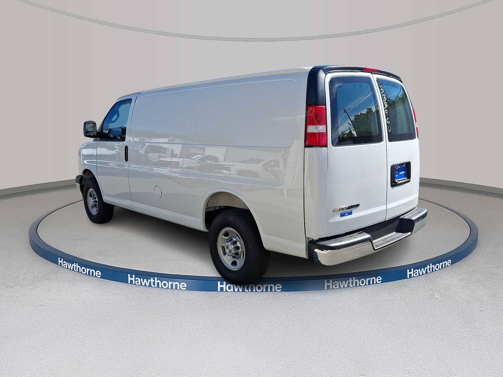 Used 2025 Chevrolet Express 2500 w/ Driver Convenience Package RWD image 4