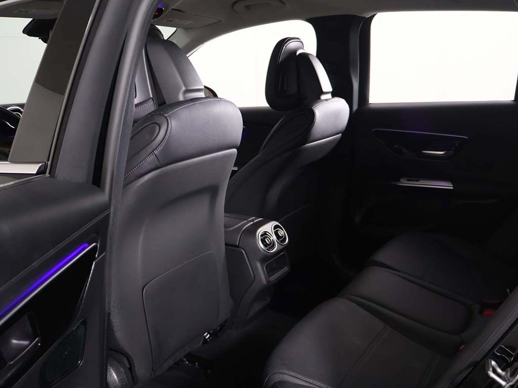 Used 2025 Mercedes-Benz GLC 350e 4MATIC image 30