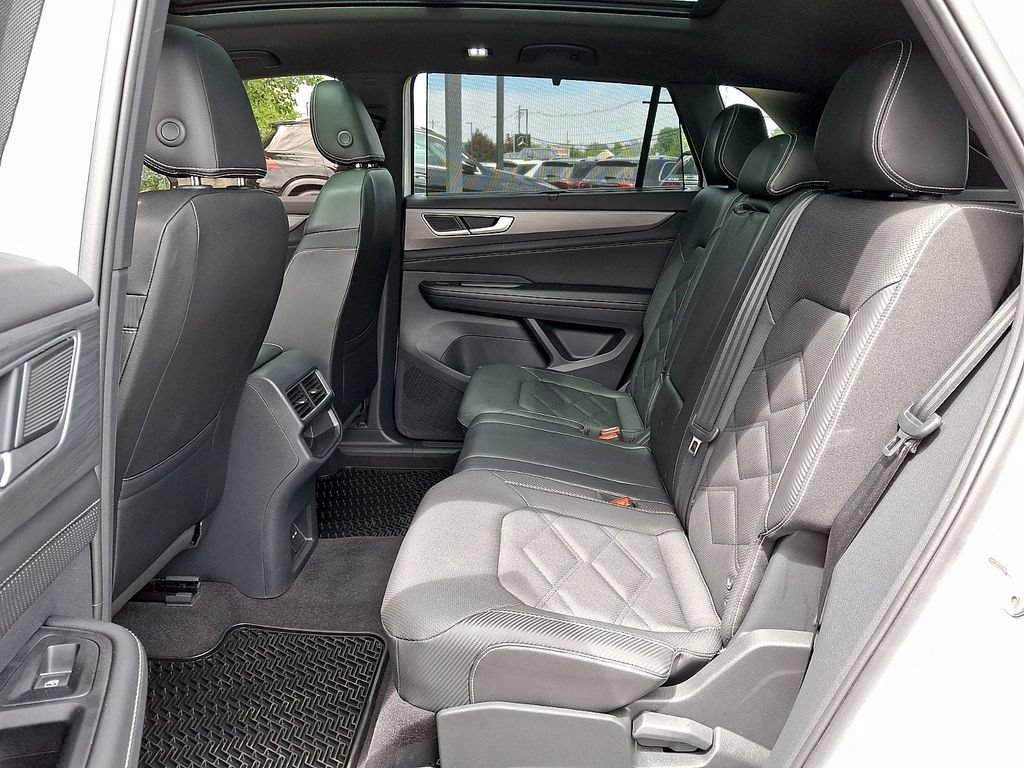 Certified 2024 Volkswagen Atlas Cross Sport SE w/ Panoramic Sunroof Package AWD/4WD image 10
