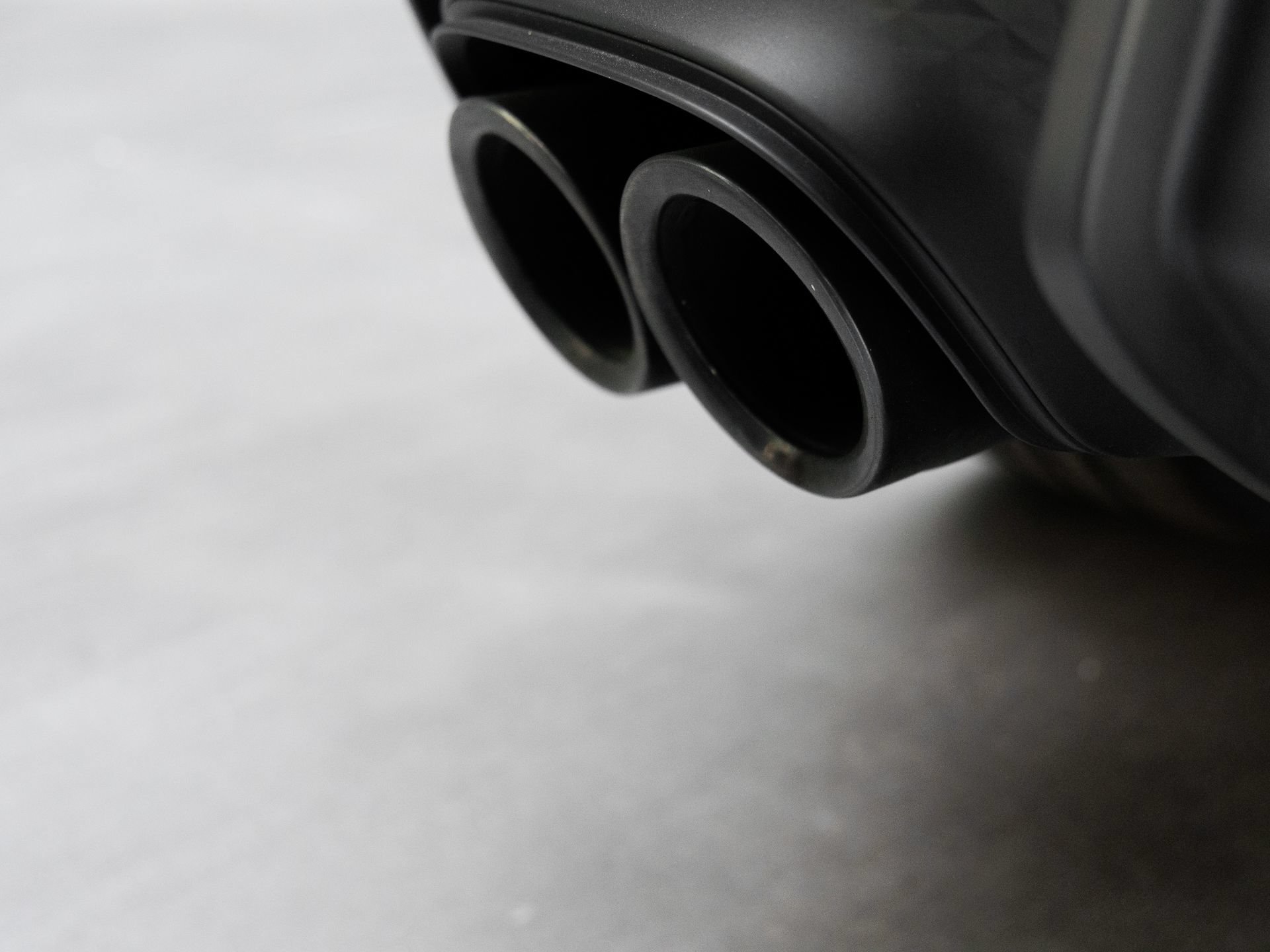 Certified 2025 Porsche Macan Turbo AWD/4WD image 27