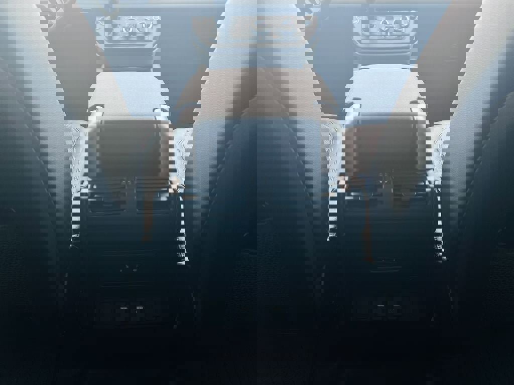 Used 2023 Land Rover Defender 110 S image 27