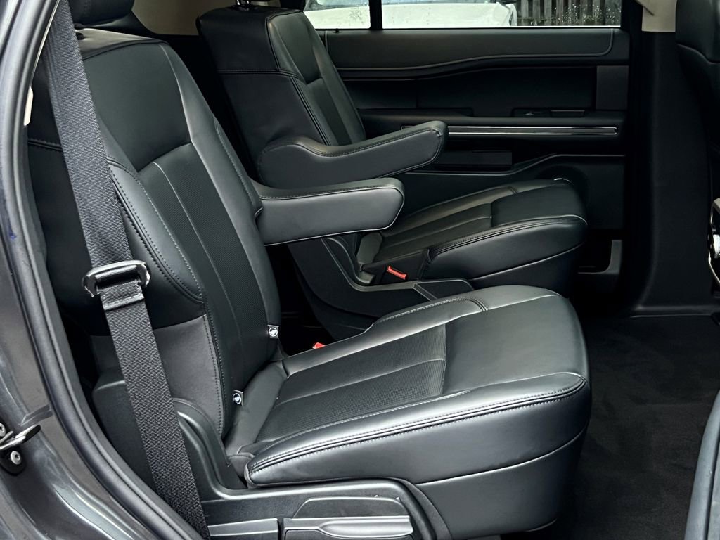 Used 2024 Ford Expedition XLT image 16