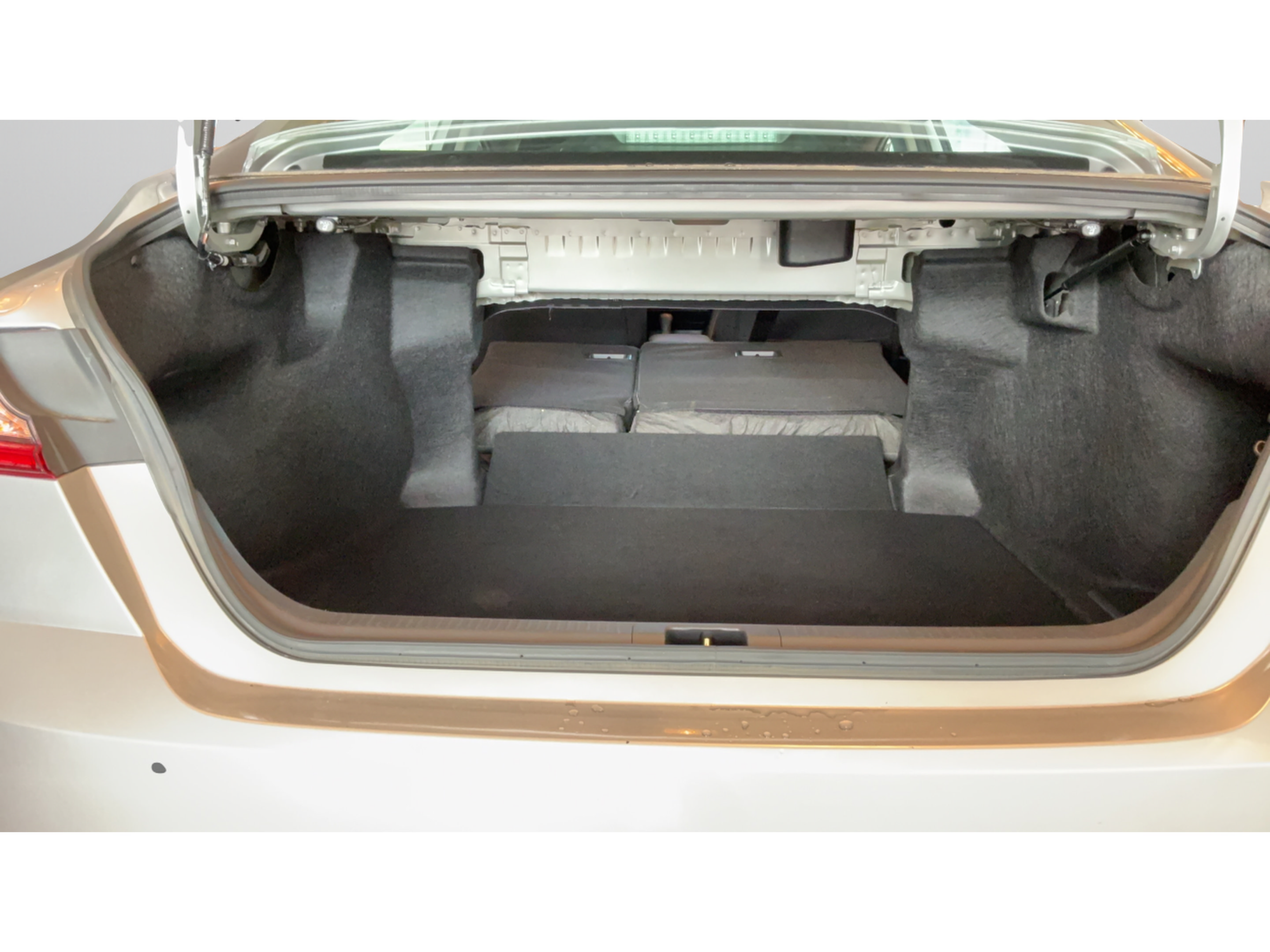 Used 2025 Toyota Camry LE FWD image 29