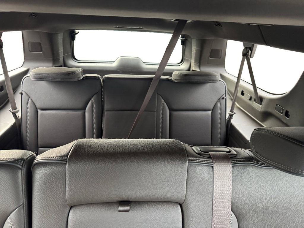 Used 2024 GMC Yukon XL Denali image 16