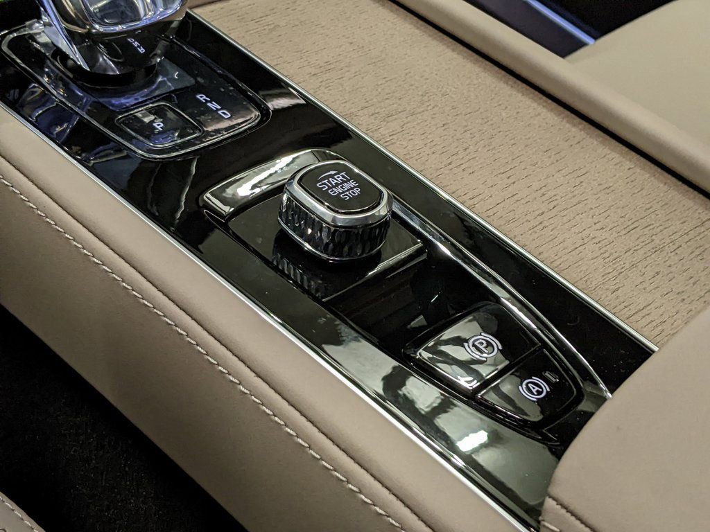 New 2026 Volvo XC90 B6 Plus w/ Protection Package Premier image 23