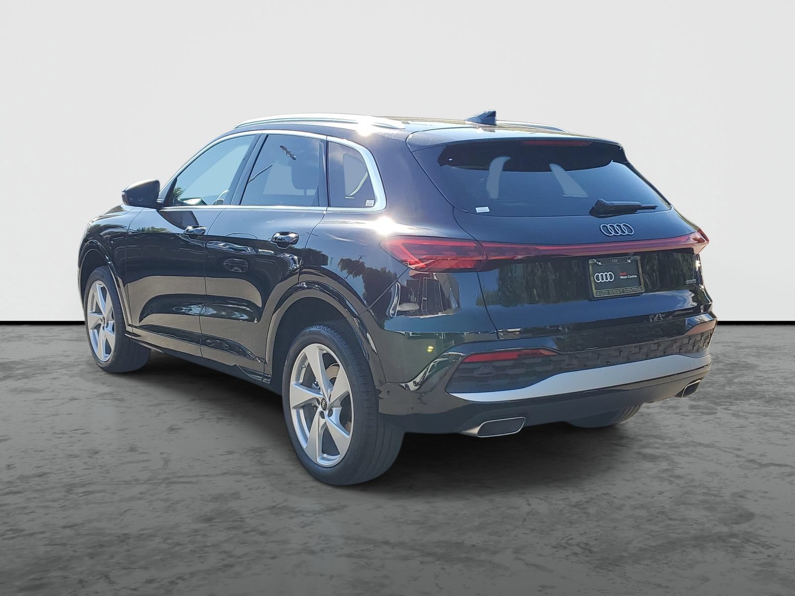 Used 2025 Audi Q5 Premium Plus AWD/4WD image 3