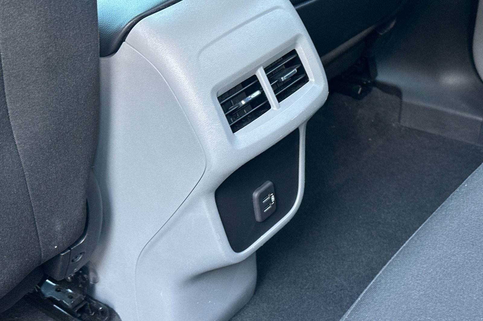 Used 2023 GMC Terrain SLE w/ Driver Convenience Package image 15