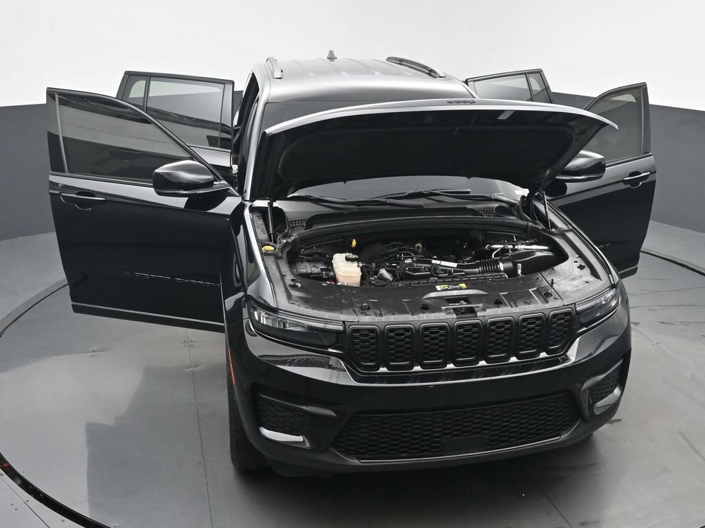 Used 2023 Jeep Grand Cherokee Altitude AWD/4WD image 60