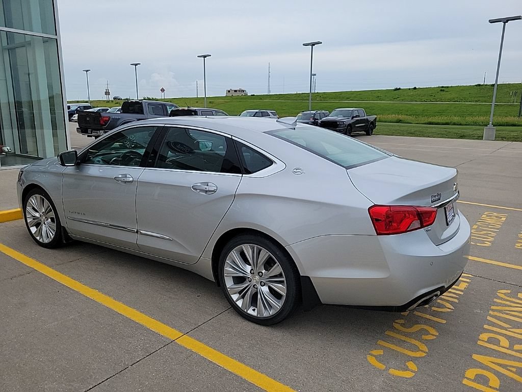 Used 2016 Chevrolet Impala LTZ w/ Enhanced Convenience Package FWD image 4