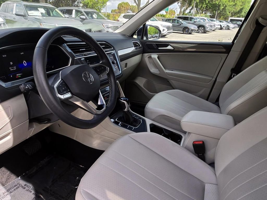 Used 2023 Volkswagen Tiguan SE FWD image 25