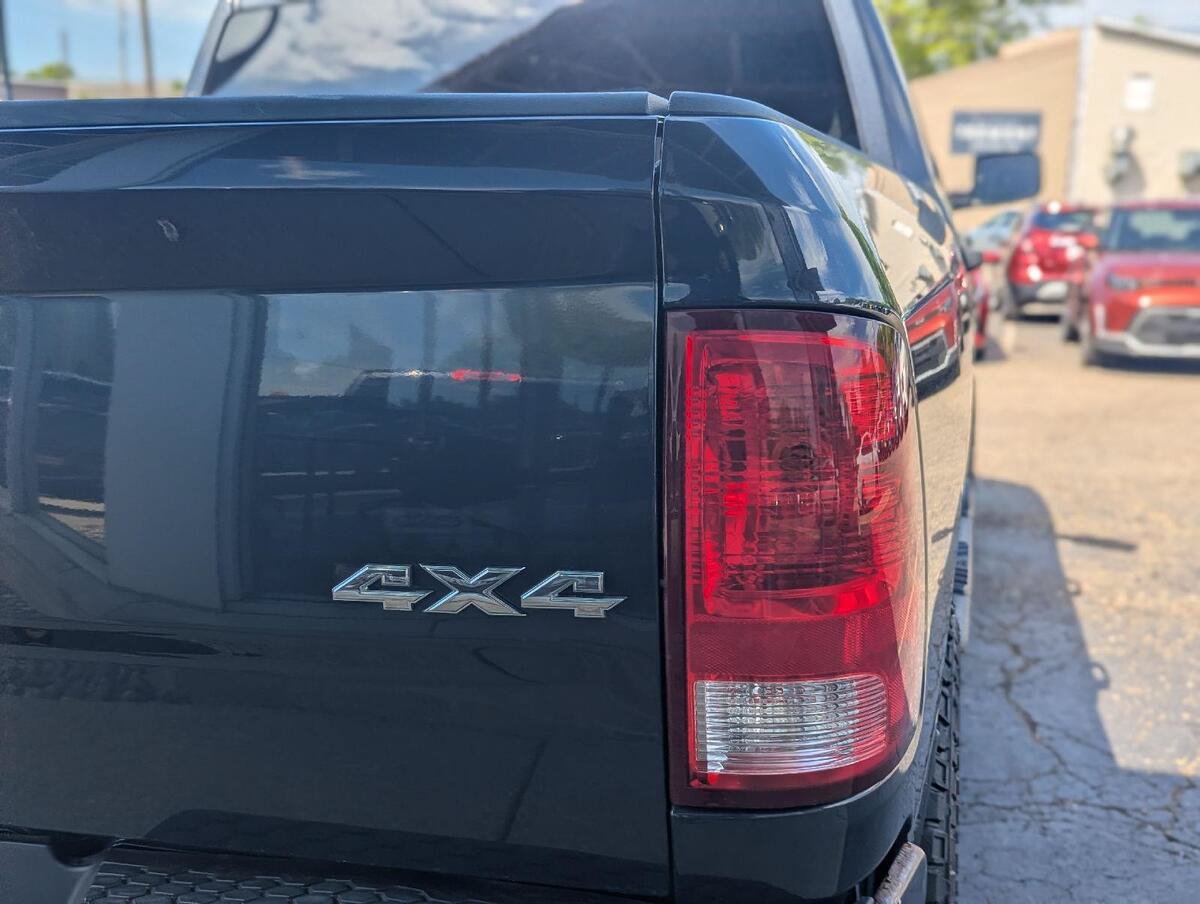 Used 2017 RAM 1500 Express AWD/4WD image 12