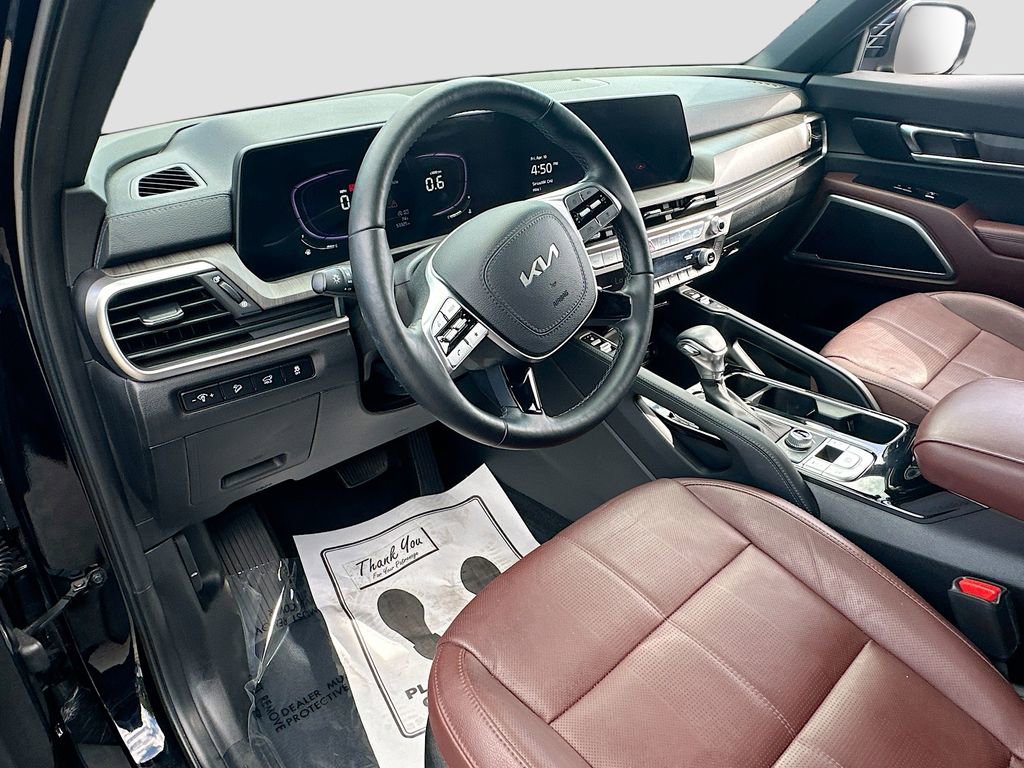 Used 2024 Kia Telluride EX w/ EX Captain's Chair Package AWD/4WD image 9