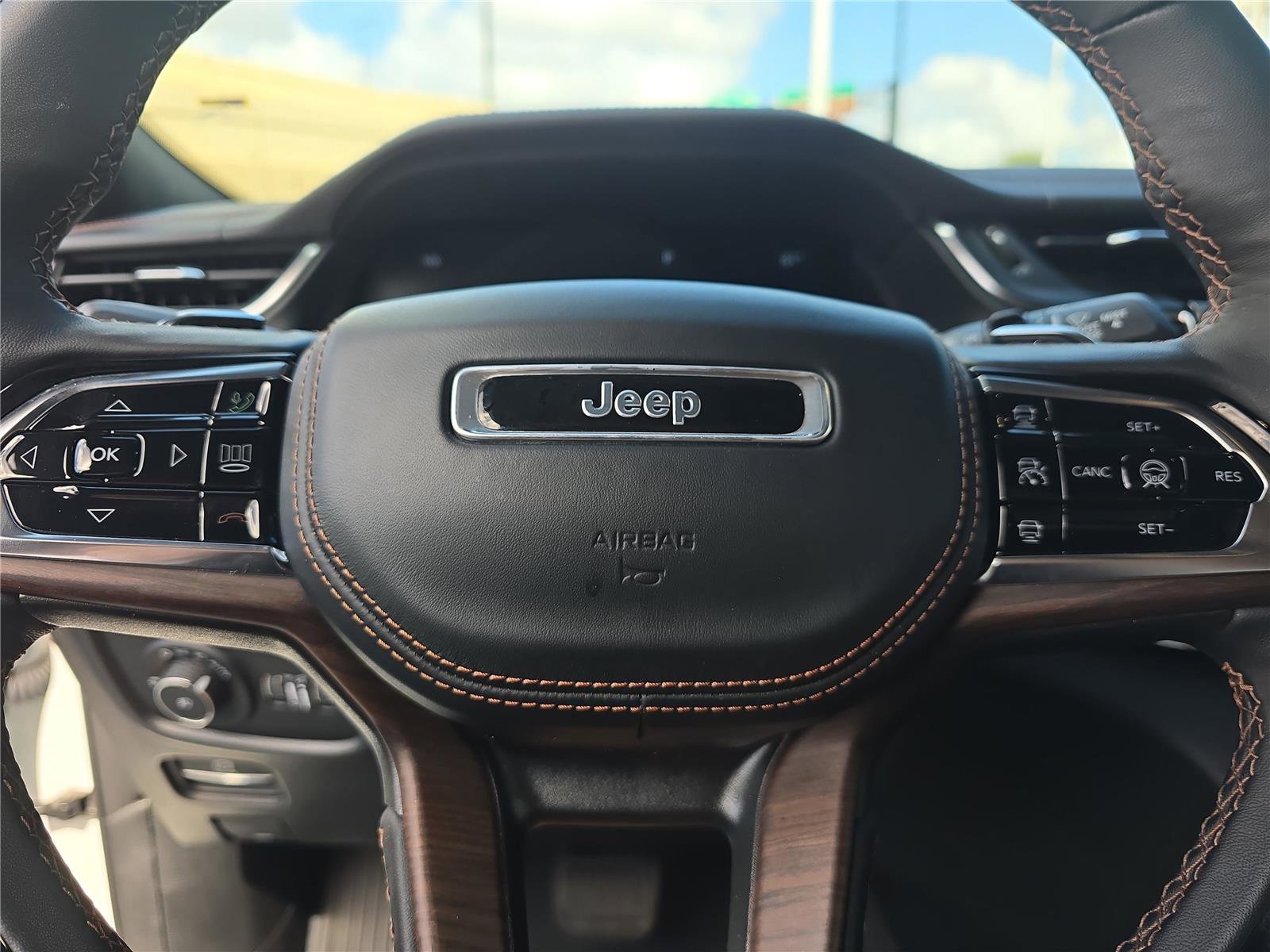 Used 2023 Jeep Grand Cherokee L Summit w/ Advanced Protech Group IV image 30