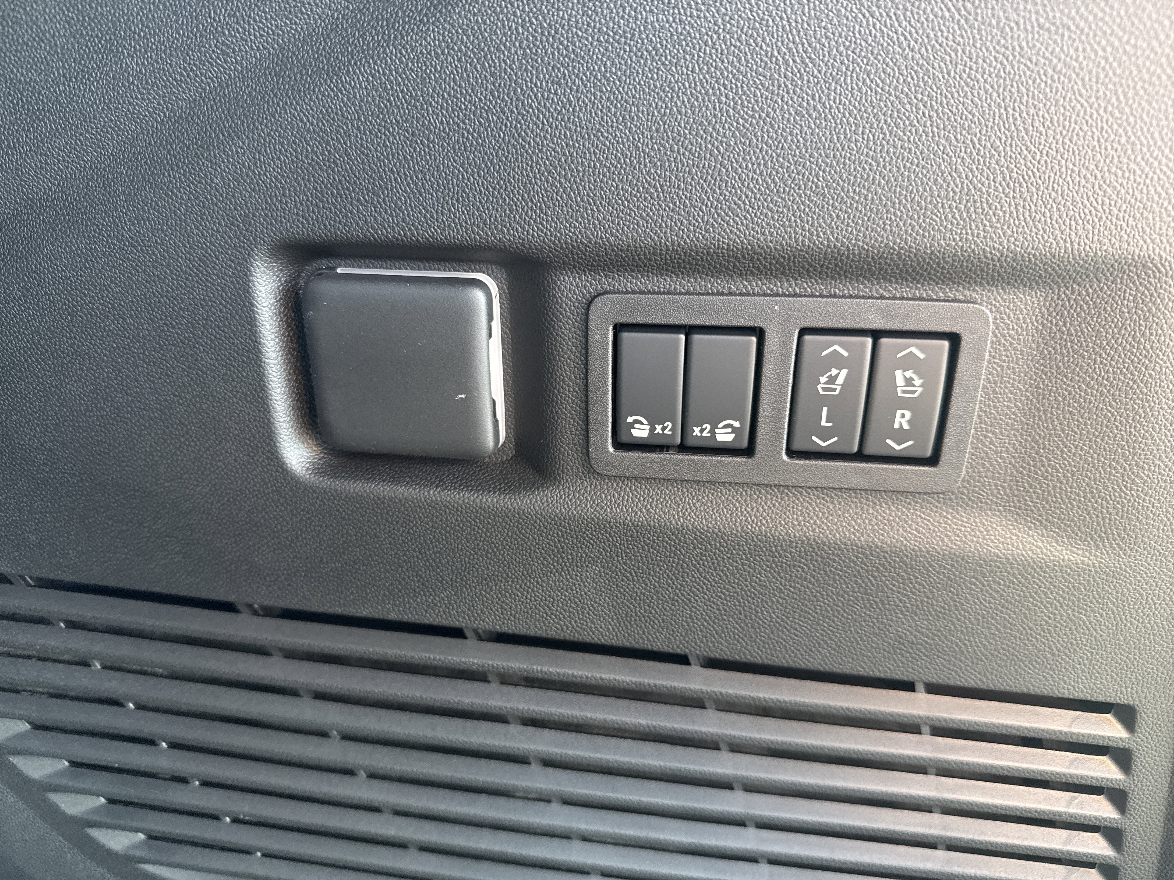 New 2026 Chevrolet Tahoe High Country w/ Sun And Tow Package image 24