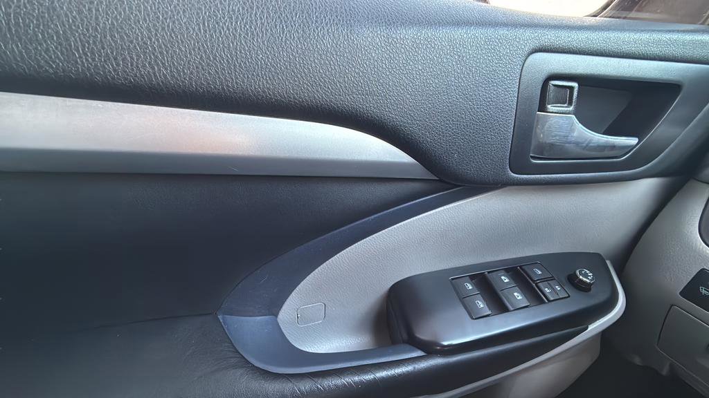 Used 2019 Toyota Highlander XLE image 18