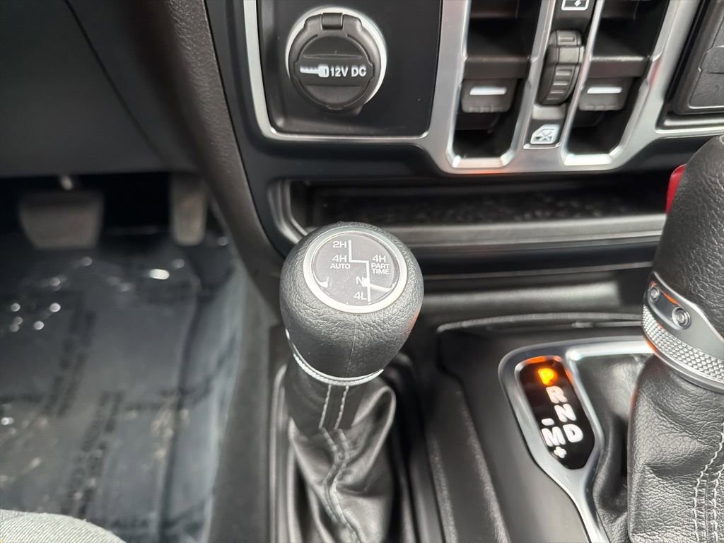 Used 2024 Jeep Wrangler Unlimited Sahara AWD/4WD image 30