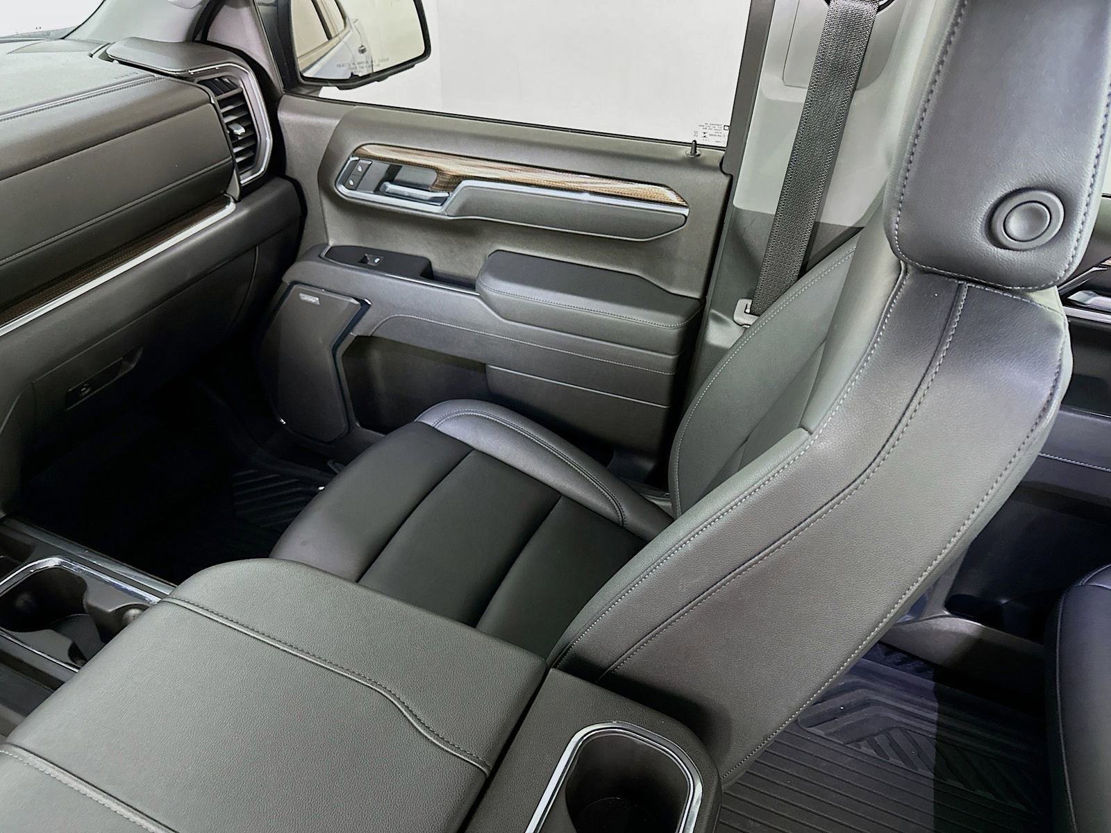 Used 2025 Chevrolet Silverado 1500 LT Trail Boss w/ LT Trail Boss Premium Package AWD/4WD image 28
