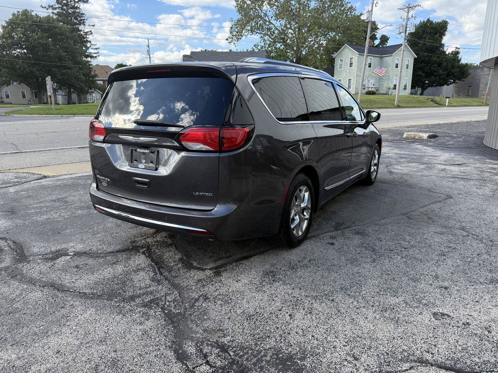 Used 2019 Chrysler Pacifica Limited FWD image 5