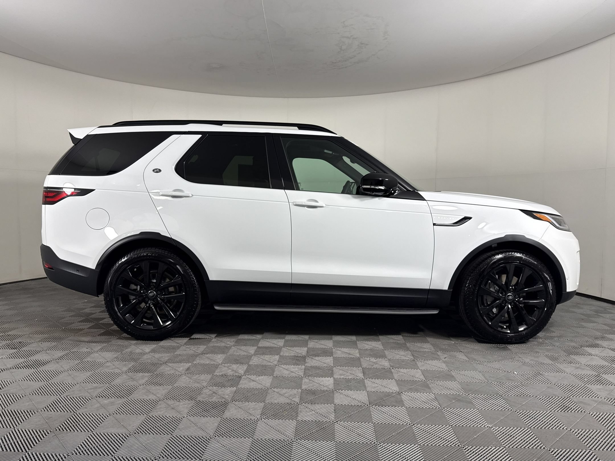 New 2026 Land Rover Discovery S AWD/4WD image 8