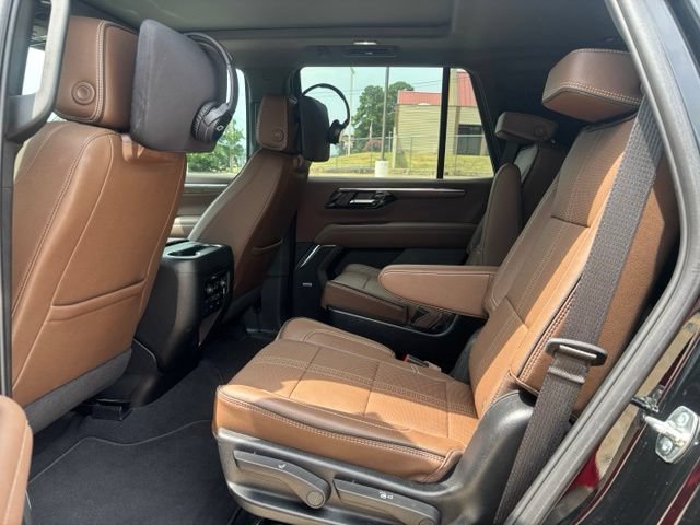 Used 2025 Chevrolet Tahoe High Country AWD/4WD image 12