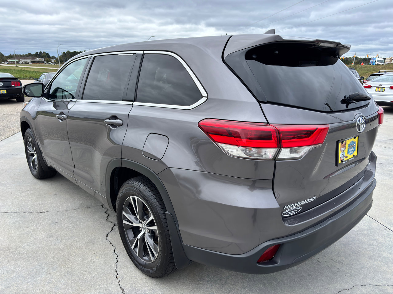 Used 2017 Toyota Highlander Plus image 6