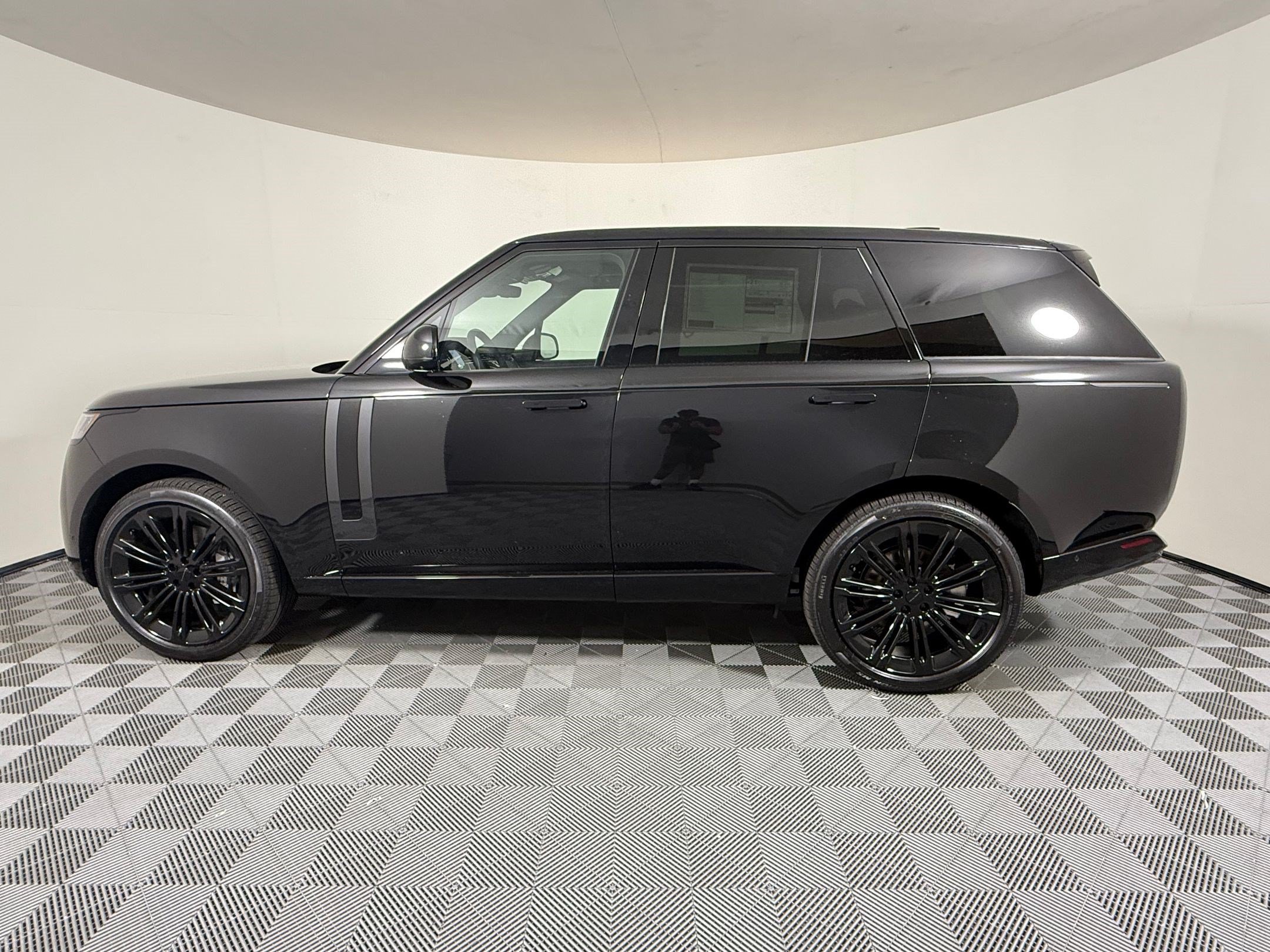 New 2026 Land Rover Range Rover SE AWD/4WD image 2