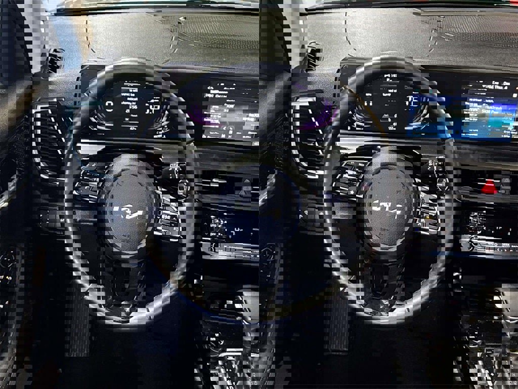 Used 2025 Kia Seltos S image 13