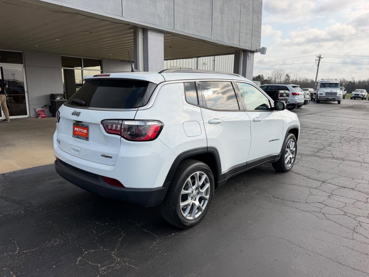 Used 2022 Jeep Compass Latitude w/ Sun and Sound Group image 3